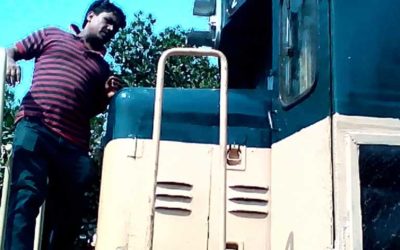 সিগারেট কিনতে ট্রেন থামালেন চালক!